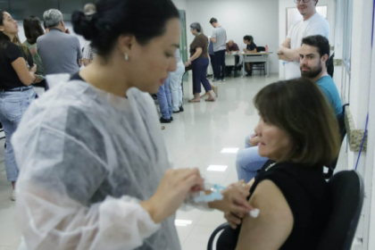 Ao todo, 51,11% da população entre crianças, idosos e gestantes se imunizou no Estado, ficando atrás apenas do Piauí que possui 53,87% de cobertura nos grupos. A cobertura em todo o Brasil é de 43,63%.