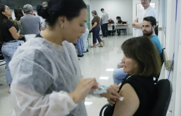 Ao todo, 51,11% da população entre crianças, idosos e gestantes se imunizou no Estado, ficando atrás apenas do Piauí que possui 53,87% de cobertura nos grupos. A cobertura em todo o Brasil é de 43,63%.