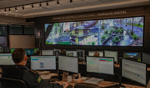 Lançada em 2021, a Muralha Digital já conta com mais de 2.100 câmeras instaladas em espaços públicos e pontos estratégicos do município.