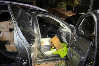 Durante a inspeção, os policiais localizaram 132 unidades de emulsão encartuchada, um tipo de explosivo comercial e seis metros de cordel detonante.