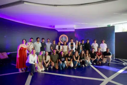 Dez alunos selecionados e financiados pela Fundação Araucária, em parceria com o Engineering and Product Development Centre (CEiiA), foram recebidos nesta sexta-feira (11) em Matosinhos, Portugal, para participar do programa Sustainable Innovators (SLI).