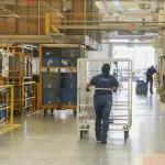 O levantamento, feito pela Coordenaçãodo Trabalho e Emprego (COTE) da Secretaria de Estado do Trabalho, Qualificação e Renda, confirmao bom momento do mercado de trabalho paranaense, impulsionado por políticas de intermediação eficiente e apoio à qualificação.