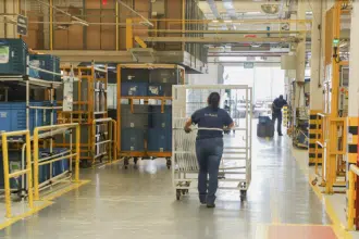 O levantamento, feito pela Coordenaçãodo Trabalho e Emprego (COTE) da Secretaria de Estado do Trabalho, Qualificação e Renda, confirmao bom momento do mercado de trabalho paranaense, impulsionado por políticas de intermediação eficiente e apoio à qualificação.