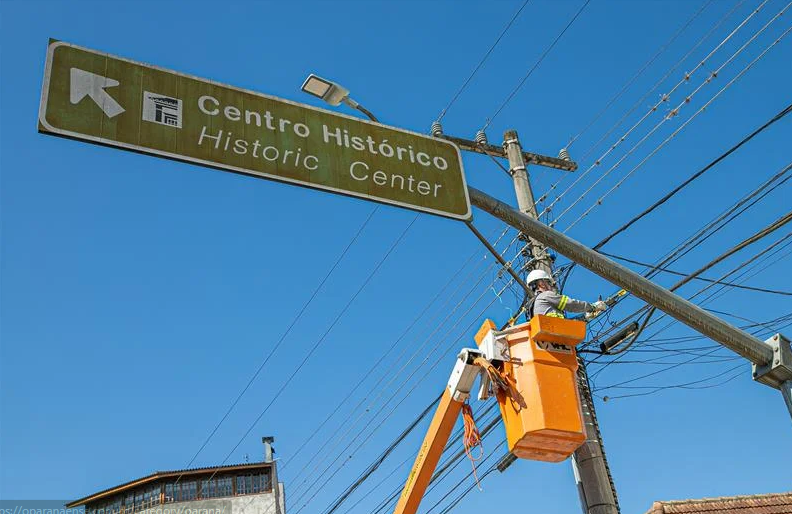 A transferência da fiação aérea para o subsolo trará uma série de benefícios para os curitibanos.