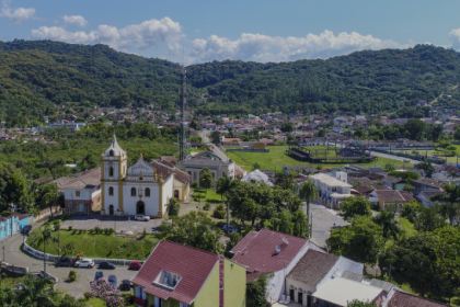 A Prefeitura de Antonina visa a participação popular nesse processo, convidando toda a comunidade a assistir e contribuir com sugestões e opiniões. O chamamento público busca garantir transparência, diálogo e envolvimento de todos na construção do planejamento municipal para os próximos anos.