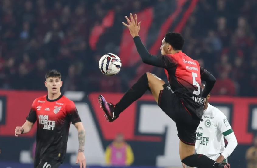Na noite deste sábado (12), o Furacão foi derrotado pelo Goiás por 1 a 0 na Ligga Arena, em partida válida pela 16ª rodada.