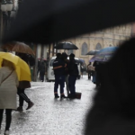 A previsão é de pancadas de chuva isoladas a partir da quarta-feira (16), principalmente nas regiões Oeste, Sudoeste e Centro-Sul.