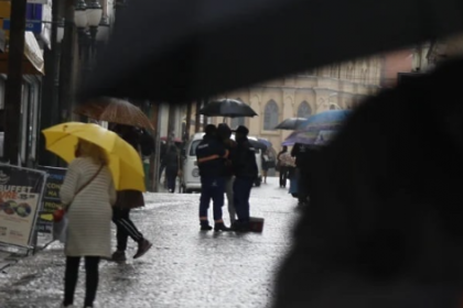 A previsão é de pancadas de chuva isoladas a partir da quarta-feira (16), principalmente nas regiões Oeste, Sudoeste e Centro-Sul.