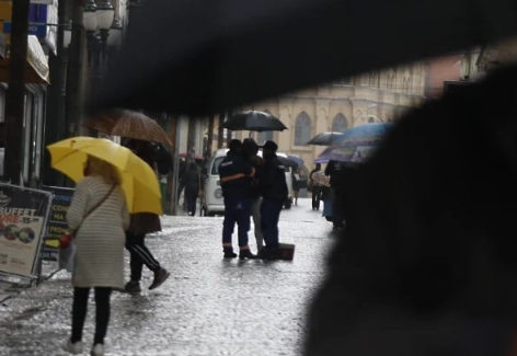 A previsão é de pancadas de chuva isoladas a partir da quarta-feira (16), principalmente nas regiões Oeste, Sudoeste e Centro-Sul.