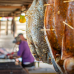 Entre os destaques desta edição está o preço promocional do prato principal da festa, a tradicional tainha assada com arroz, salada, maionese e farofa com camarão, oferecido por R$ 95 durante os dias de semana. Aos finais de semana, o mesmo prato é vendido por R$ 125. 