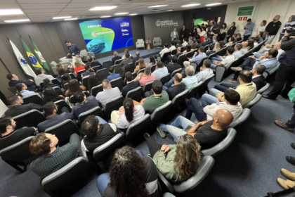 A agenda contou com três palestras sobre sustentabilidade, incluindo temas como transição energética, boas práticas ambientais e integração entre porto e cidade.