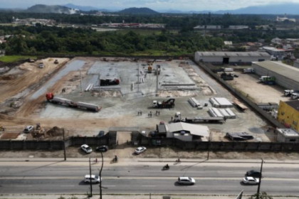 O diretor da empresa e primo do fundador, Nilton Hang, destaca que a loja vai gerar cerca de 200 novos empregos diretos, priorizando a contratação de moradores da região.