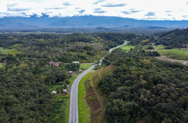 No trecho entre os municípios de Morretes e Antonina, será interrompido para o fluxo de veículos durante a manutenção da via férrea viabilizada pela Associação Brasileira de Preservação Ferroviária.