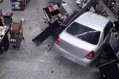 No carro, além do motorista, estava a esposa dele. Nenhum dos dois se feriu. Um segurança do mercado, que estava na entrada, foi atingido e sofreu ferimentos leves no braço.