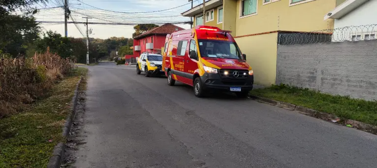 Segundo o Corpo de Bombeiros, a vítima sofreu uma pancada forte na cabeça, teve o nariz fraturado e apresentava um traumatismo craniano entre leve a moderado.