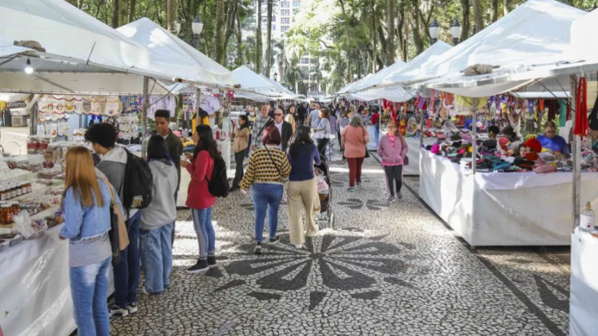 A decisão de estender o funcionamento também levou em conta os dias de chuva que impactaram a visitação e as vendas no mês de julho.