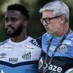 Stiven Mendoza, novo reforço do Athletico, chega em Curitiba: "Professor me ligou de novo" Atacante colombiano é um nome conhecido do técnico Odair Hellmann.