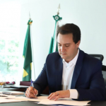 Ratinho Junior continua como o governador mais bem avaliado na disputa ao lado de Tarcísio de Freitas, que tem 37%, contra os mesmos 41% de Lula.