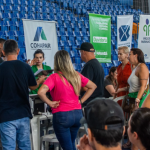 A iniciativa reúne uma ampla gama de serviços públicos gratuitos voltados à população, com o objetivo de facilitar o acesso da comunidade a políticas públicas essenciais.