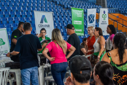 A iniciativa reúne uma ampla gama de serviços públicos gratuitos voltados à população, com o objetivo de facilitar o acesso da comunidade a políticas públicas essenciais.
