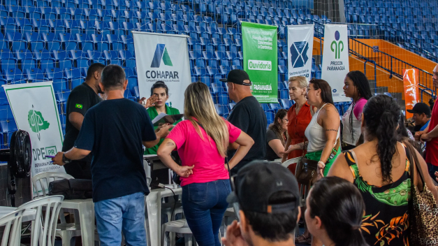 A iniciativa reúne uma ampla gama de serviços públicos gratuitos voltados à população, com o objetivo de facilitar o acesso da comunidade a políticas públicas essenciais.
