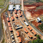Outros 14 empreendimentos estão com obras em execução, com diferentes graus de avanço.