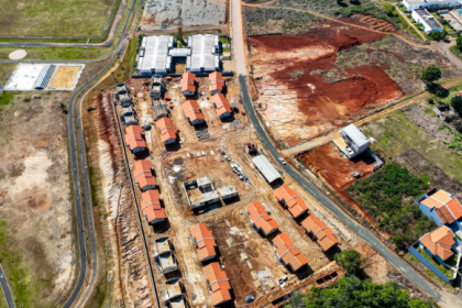Outros 14 empreendimentos estão com obras em execução, com diferentes graus de avanço.