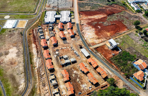 Outros 14 empreendimentos estão com obras em execução, com diferentes graus de avanço.
