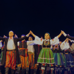 Esse é um dos eventos que nos lembram da força que a diversidade tem na construção da identidade do Paraná. Ver tantas culturas reunidas, compartilhando suas histórias e tradições no mesmo palco, é emocionante. É uma grande alegria apoiar esse festival e contribuir para que esse encontro siga vivo e cada vez mais forte.