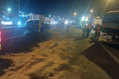 A colisão em série ocorreu por volta das 16h49, no km 488, e mobilizou uma operação integrada entre Samu, Corpo de Bombeiros, Siate e PR Vias.