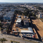 As obras contam com recursos estaduais e contrapartidas municipais e contemplam projetos maiores de modernização do atendimento hospitalar.