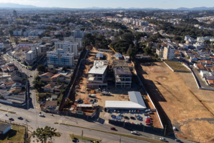 As obras contam com recursos estaduais e contrapartidas municipais e contemplam projetos maiores de modernização do atendimento hospitalar.