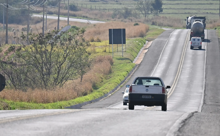 A concessionária vencedora terá prazo de um ano após a assinatura do contrato para construir a nova praça de pedágio no quilômetro 58,9 em Guairaçá.