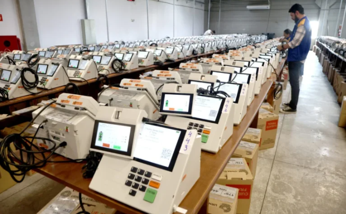 Poderão se candidatar eleitoras e eleitores com domicílio eleitoral na circunscrição até o dia 7 de maio de 2025 e com a filiação partidária deferida até o dia 12 de maio de 2025.