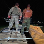 Equipes policiais receberam informações de que um caminhão estaria transitando pela rodovia estadual PR-467 sentido Cascavel e possivelmente sendo utilizado para transporte de ilícitos.