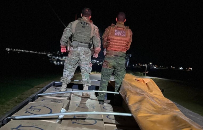 Equipes policiais receberam informações de que um caminhão estaria transitando pela rodovia estadual PR-467 sentido Cascavel e possivelmente sendo utilizado para transporte de ilícitos.