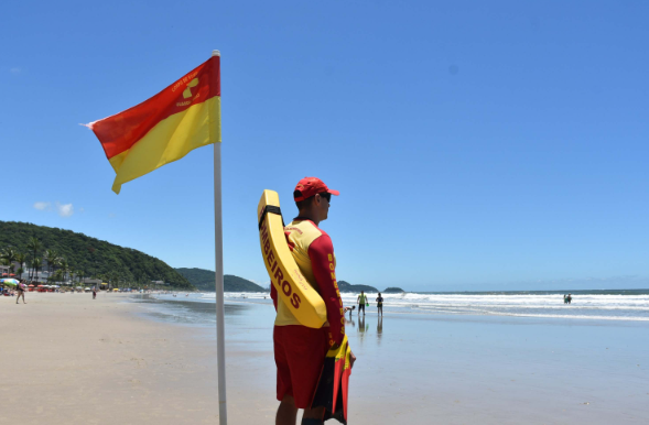 O Corpo de Bombeiros Militar do Paraná (CBMPR), em parceria com a Sociedade Brasileira de Salvamento Aquático.