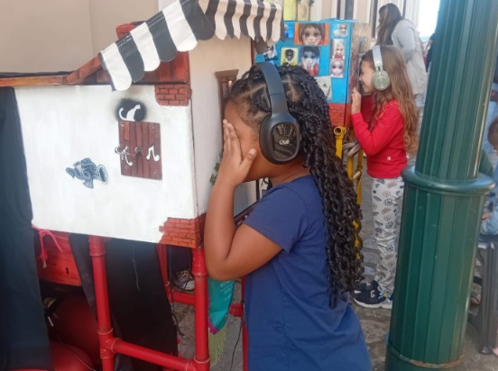 O clima foi de leveza e festa, com muitas famílias aproveitando as atrações, o convívio e o ambiente acolhedor que se formou no coração da cidade.