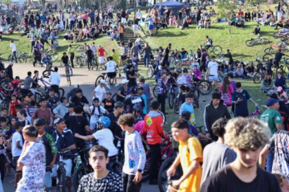 A movimentação começou por volta das 13h e seguiu até as 17h, com direito a manobras radicais.