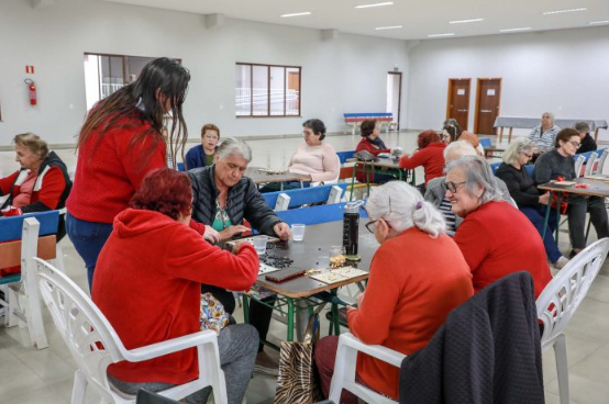 Entre os principais riscos estão as doenças cardiovasculares, como infarto, acidente vascular cerebral e dores ou desconforto no peito (angina).