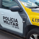De acordo com o relato das vítimas, um indivíduo se aproximou em uma bicicleta e anunciou o assalto.