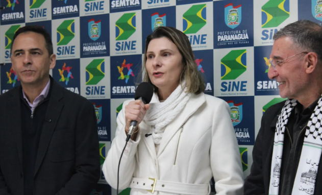 A chamada carreta do conhecimento está ao lado da Secretaria de Trabalho Emprego e Assuntos Sindicais, no centro da cidade. Esta é uma iniciativa do Programa Qualifica Paraná, do Governo do Estado, em parceria com o Senai Paraná e Prefeitura de Paranaguá.