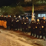 A ação é resultado de uma investigação conjunta conduzida pelas forças de segurança, que vêm atuando de forma integrada para coibir atividades criminosas, em especial o comércio de entorpecentes.