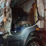 De acordo com a Polícia Rodoviária Federal (PRF), a batida envolveu um automóvel e três caminhões.