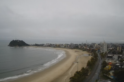 Uma nova frente fria está se aproximando da região, trazendo um pouco de chuva e mais frio nos próximos dias.