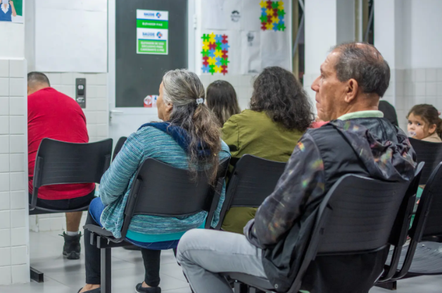 Ao todo, foram 595 atendimentos realizados entre consultas, vacinas, exames e entrega de medicamentos.