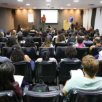 As inscrições começam nesta quarta-feira (2). A Fundação Getulio Vargas (FGV) é a banca examinadora responsável pela organização do concurso, cuja taxa de inscrição será de R$ 70.