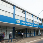 Para ter direito a aderir ao acordo, quem foi lesado pelas associações envolvidas no esquema deverá entrar em contato diretamente com o INSS, por meio dos canais de atendimento do órgão. A adesão será voluntária. Após análise do pedido, o aposentado entrará na lista de pessoas que terão direito ao ressarcimento.