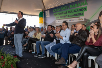 O foco é facilitar o acesso à casa própria e garantir moradia digna para diferentes perfis da população paranaense, especialmente os mais vulneráveis.