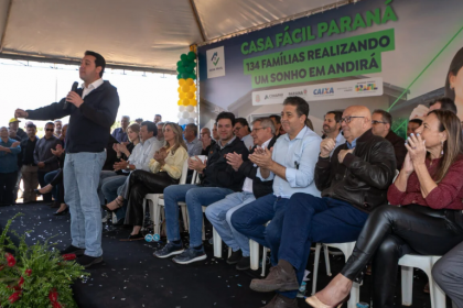 O foco é facilitar o acesso à casa própria e garantir moradia digna para diferentes perfis da população paranaense, especialmente os mais vulneráveis.